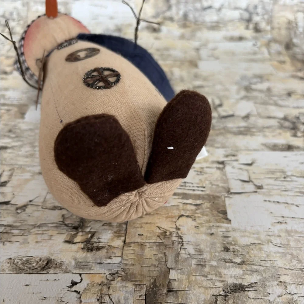 Charming “Corey the Snowman” figurine with Blue Scarf - Picture 6 of 9